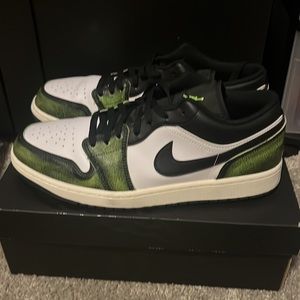 Air Jordan 1 Low SE Black/Electric Green-White (Size 12)